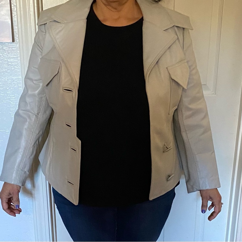 Vintage Ivan Scott Casuals leather jacket. Size 14, light grey. Business casual